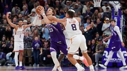 爵士加时力克太阳 马卡生涯新高51+14 布克34+11 狄龙缺阵 爵士加时力克太阳 马卡生涯新高51+14 布克34+11 狄龙缺阵