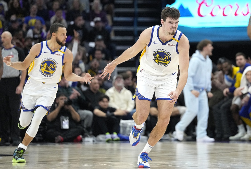 库里:波斯特变得更加自信得到了成长 我们对波姐充满信心 库里:波斯特变得更加自信得到了成长 我们对波姐充满信心