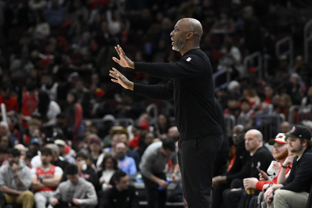 比卢普斯:我们其实有很多机会 需要提升转换进攻能力 比卢普斯:我们其实有很多机会 需要提升转换进攻能力